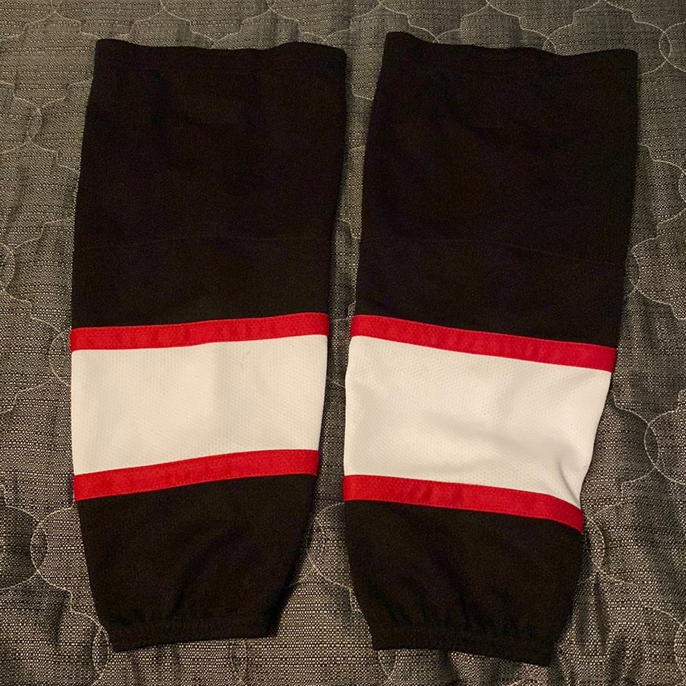 Athletic knit a pair of mens hockey socks size small